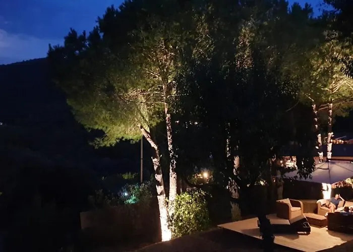 La Mandorla Salata Nyaraló *